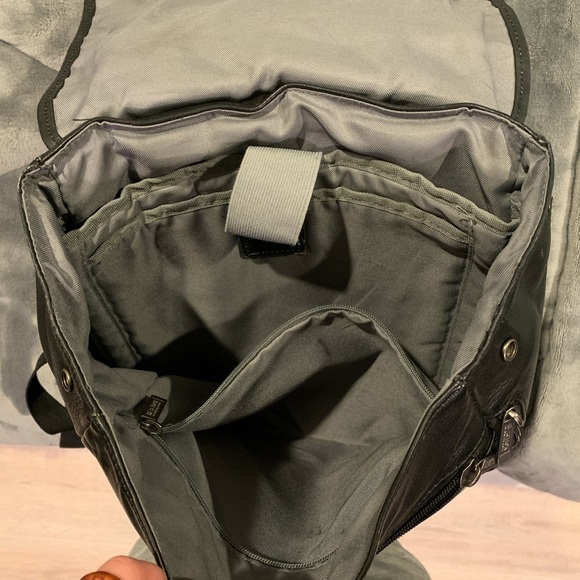 Leather backpack - Picture 3 of 3